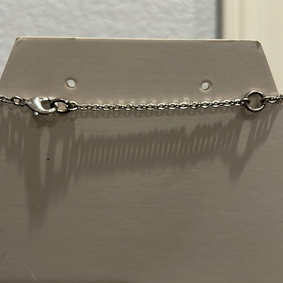 Silver and gold colored circle pendant necklace. Adjustable to 2 lengths. - Picture 4 of 6